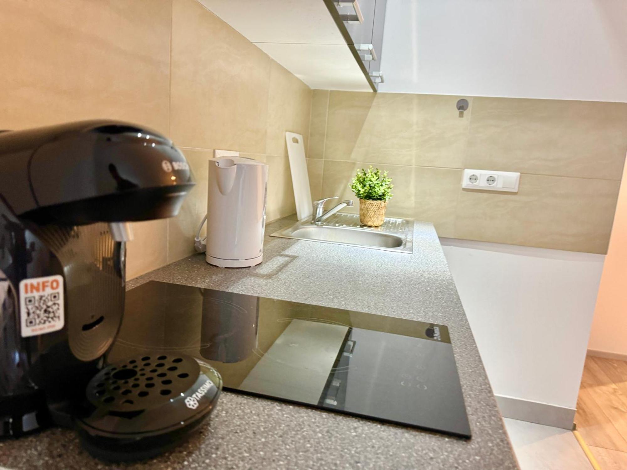 Prime Suites Near Schoenbrunn Castle ウィーン エクステリア 写真